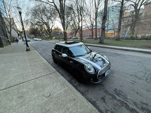 Used 2020 MINI Cooper 4-Door Hardtop w/ Storage Package image 5