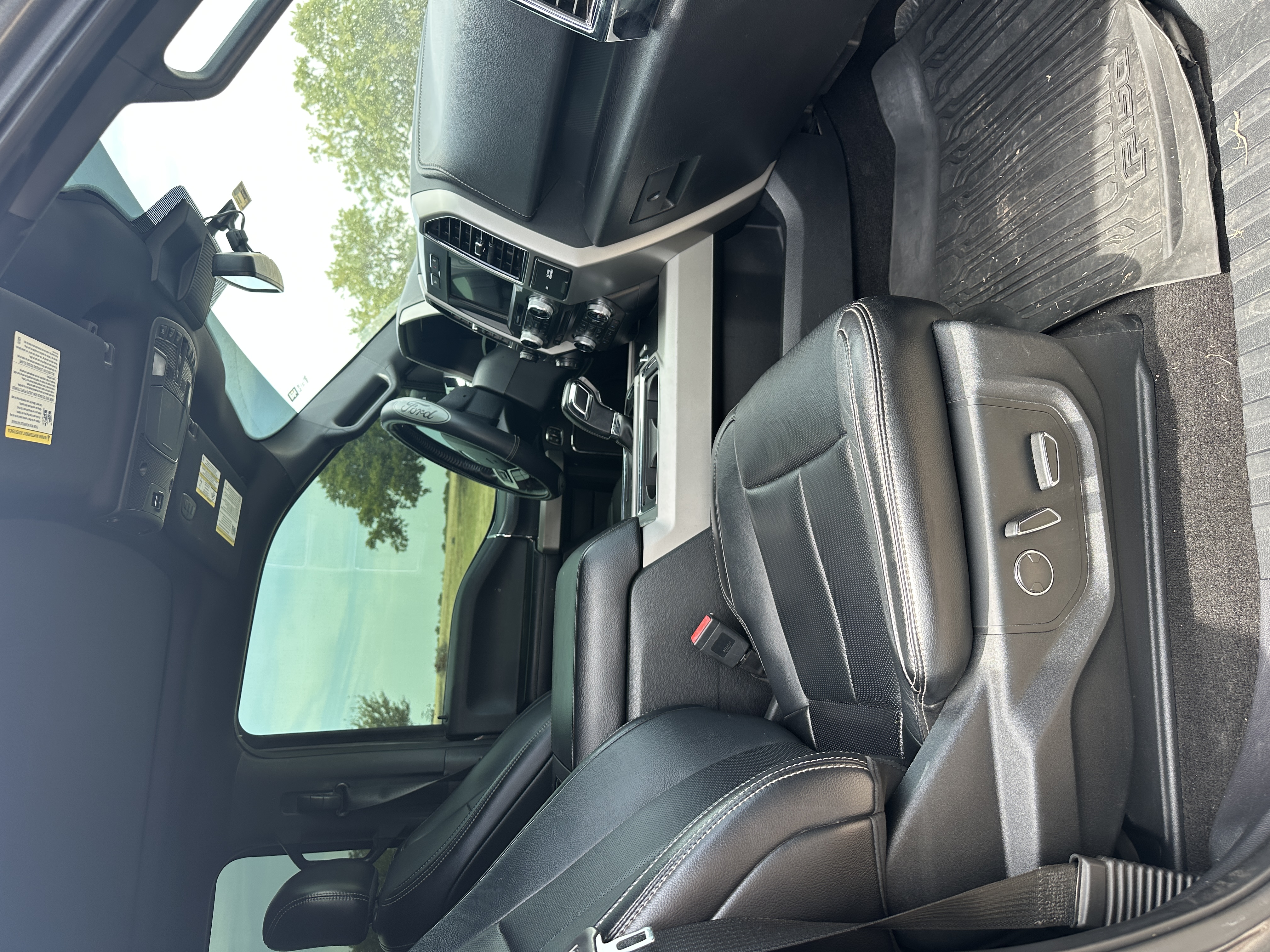 Used 2018 Ford F150 Lariat w/ Equipment Group 502A Luxury AWD/4WD image 16