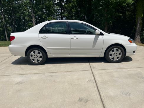 Used 2005 Toyota Corolla LE FWD image 8