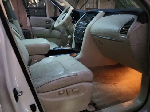 Used 2011 INFINITI QX56 2WD w/ Deluxe Touring Pkg image 7