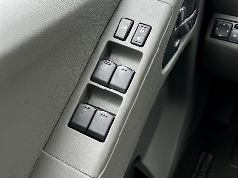 Used 2021 Nissan Frontier SV w/ Midnight Edition Floor Mats image 31