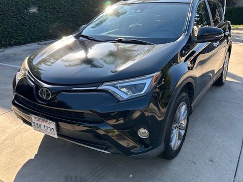Used 2017 Toyota RAV4 Limited image 4