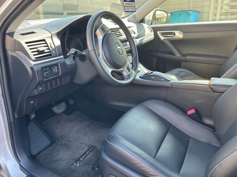 Used 2012 Lexus CT 200h Premium w/ Leather Pkg FWD image 15