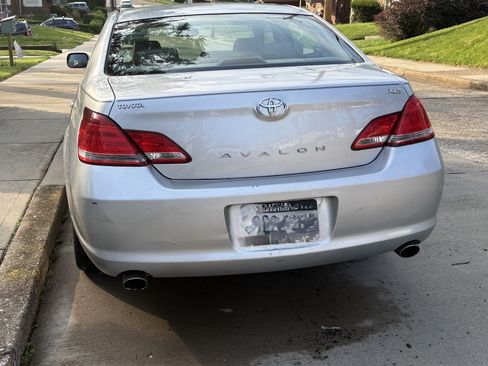 Used 2005 Toyota Avalon XLS image 9