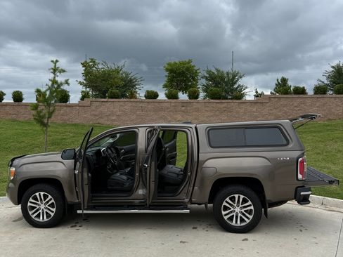 Used 2016 GMC Canyon SLT w/ Driver Alert Package AWD/4WD image 5