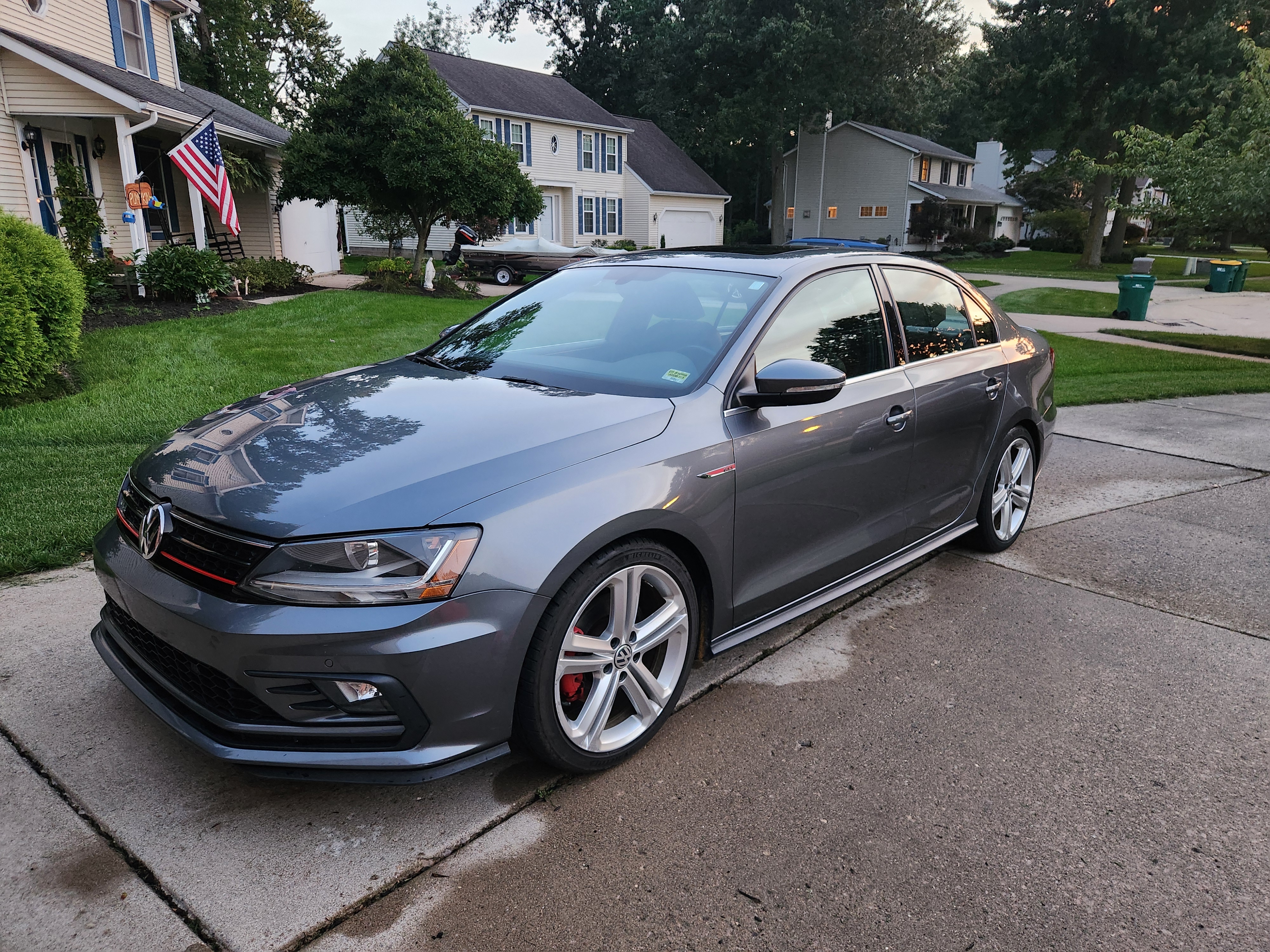 Used 2017 Volkswagen Jetta GLI FWD image 1