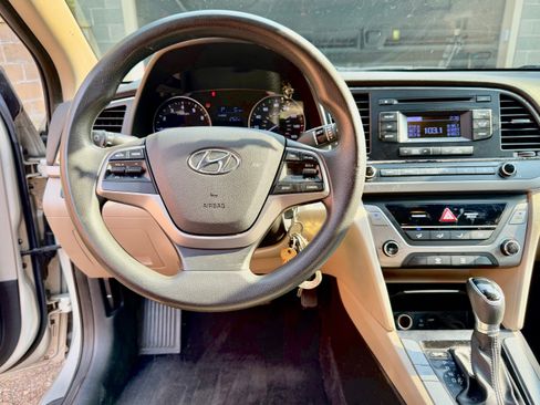 Used 2017 Hyundai Elantra SE FWD image 8