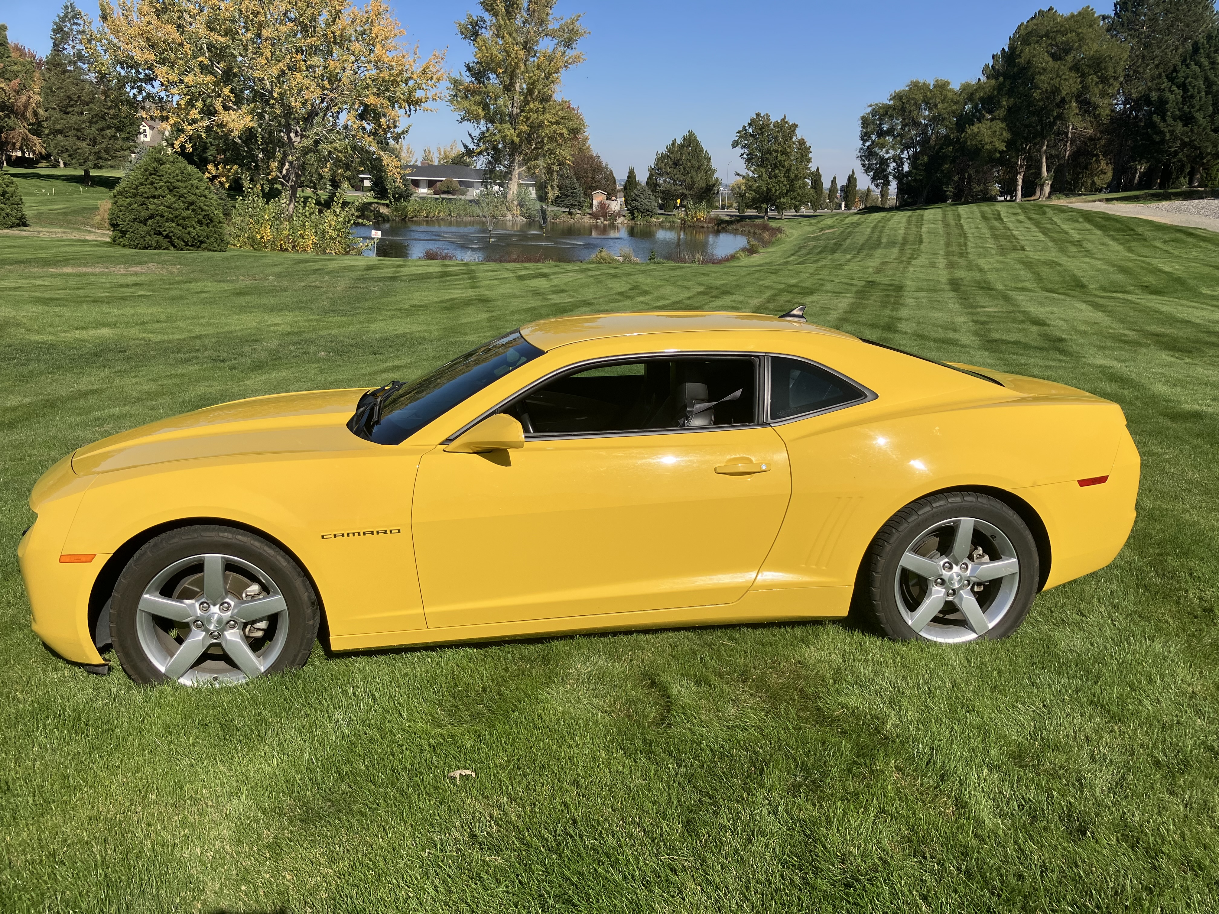 Used 2011 Chevrolet Camaro LT RWD image 2