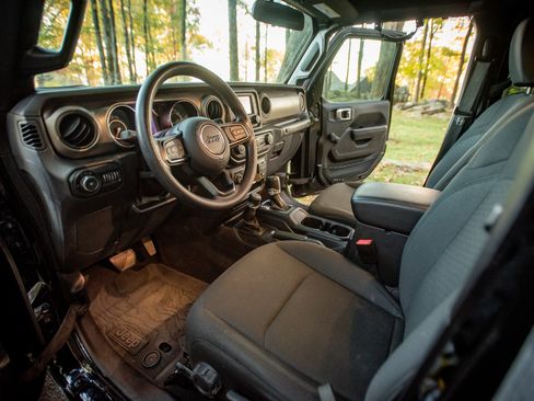 Used 2020 Jeep Wrangler Unlimited Sport image 9