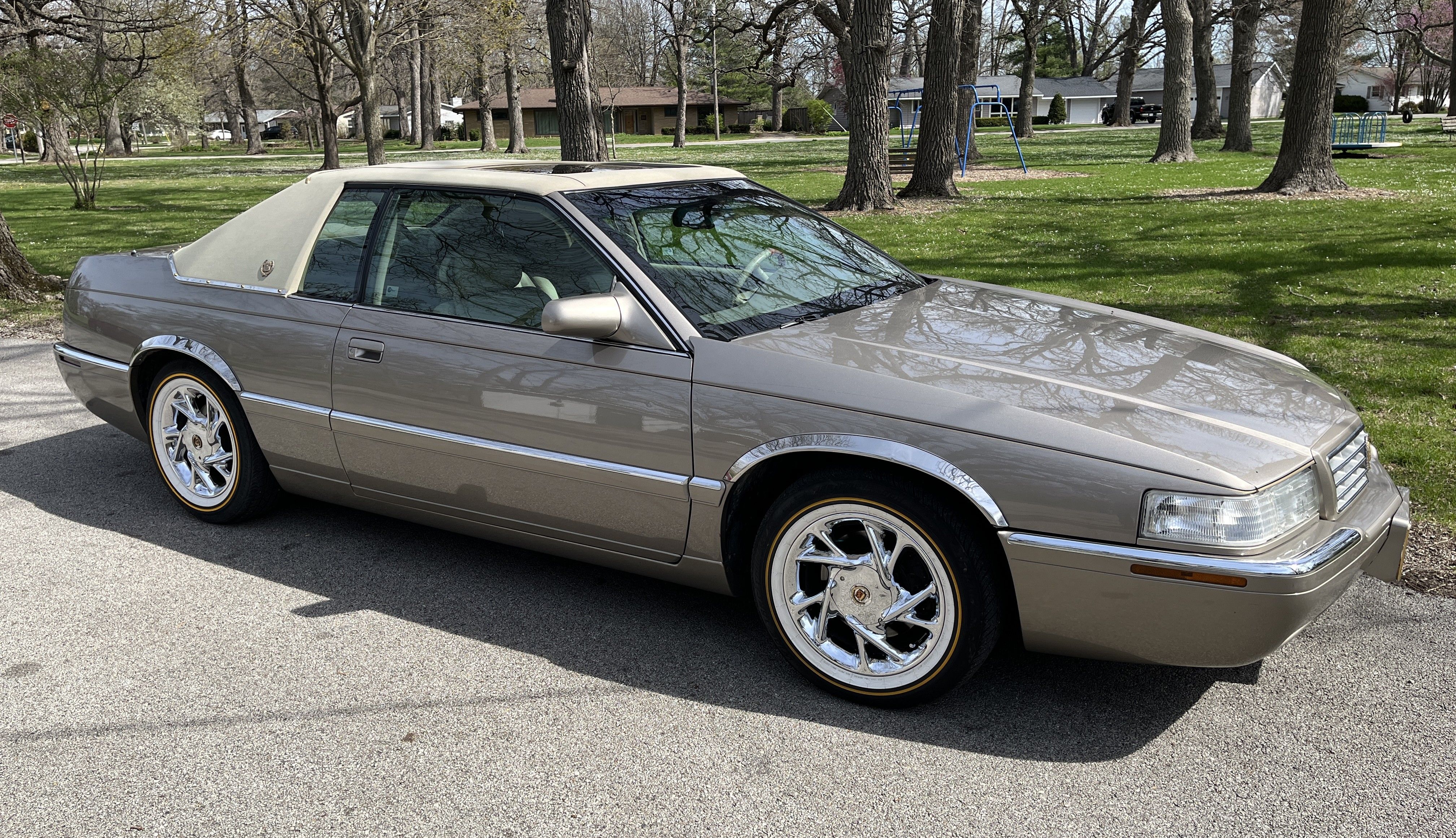 Used 2002 Cadillac Eldorado ESC w/ Preffered Equipment Group FWD image 5