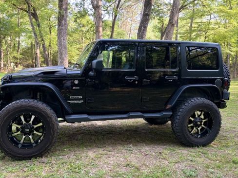 Used 2013 Jeep Wrangler Unlimited Sport image 2