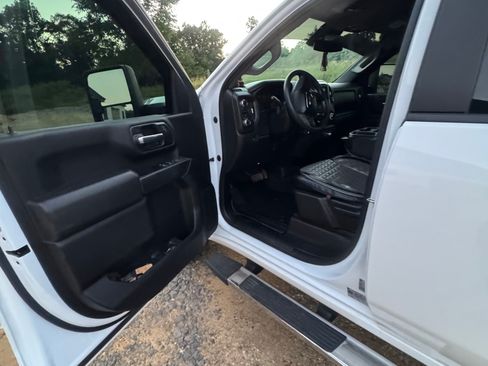 Used 2024 GMC Sierra 2500 Pro w/ Convenience Package AWD/4WD image 8