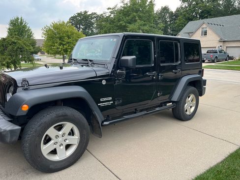 Used 2016 Jeep Wrangler Unlimited Sport w/ Quick Order Package 24S AWD/4WD image 4
