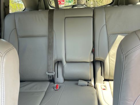 Used 2019 Toyota Highlander XLE image 2