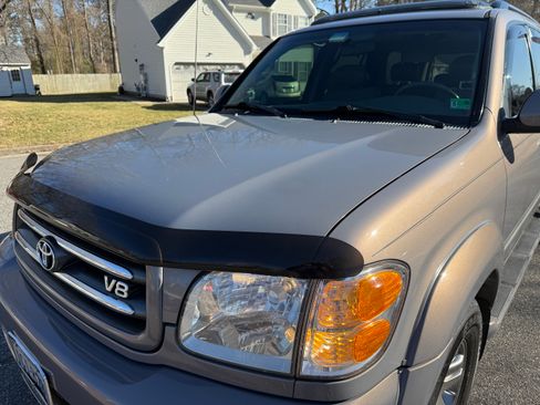 Used 2001 Toyota Sequoia Limited image 1