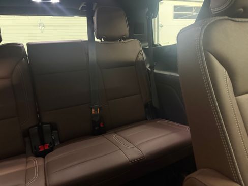 Used 2023 Chevrolet Tahoe High Country AWD/4WD image 12