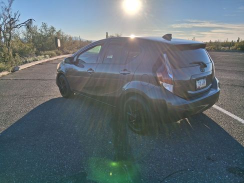 Used 2016 Toyota Prius C Three image 6