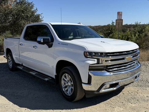 Used 2020 Chevrolet Silverado 1500 LTZ w/ LTZ Plus Package AWD/4WD image 10