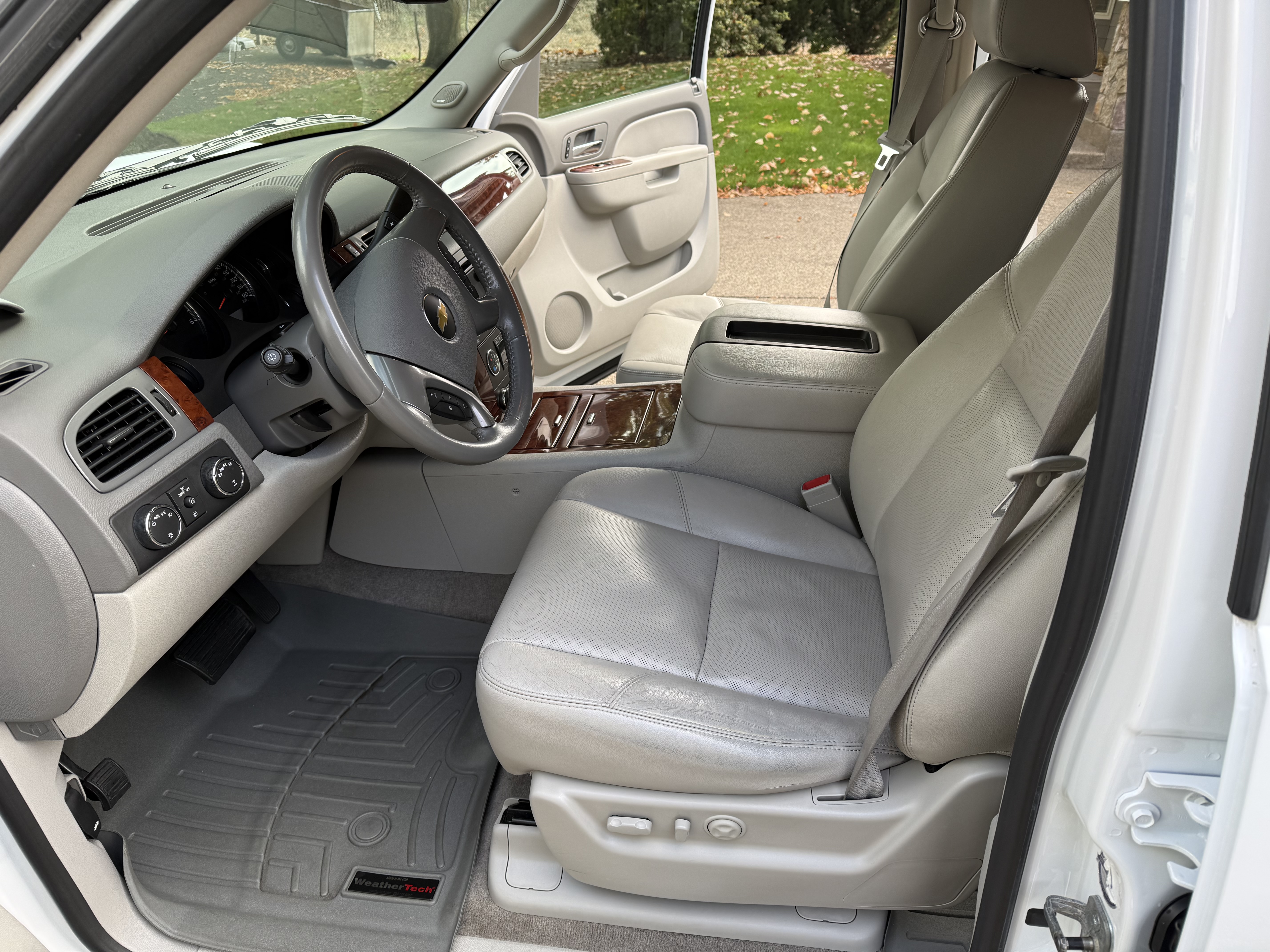Used 2011 Chevrolet Tahoe LTZ AWD/4WD image 10