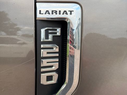 Used 2019 Ford F250 Lariat w/ Lariat Value Package AWD/4WD image 12