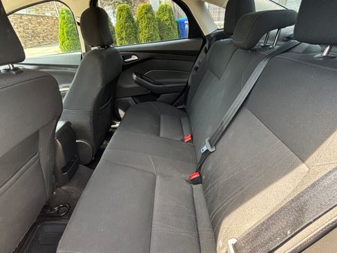 Used 2018 Ford Focus SE FWD image 12