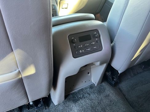 Used 2001 Chevrolet Suburban 2500 LT w/ LT Preferred Equipment Group image 28