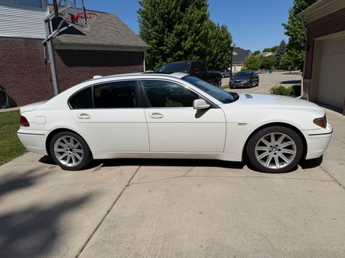Used 2005 BMW 745Li RWD image 4