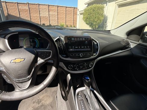 Used 2017 Chevrolet Volt LT w/ Comfort Package FWD image 8