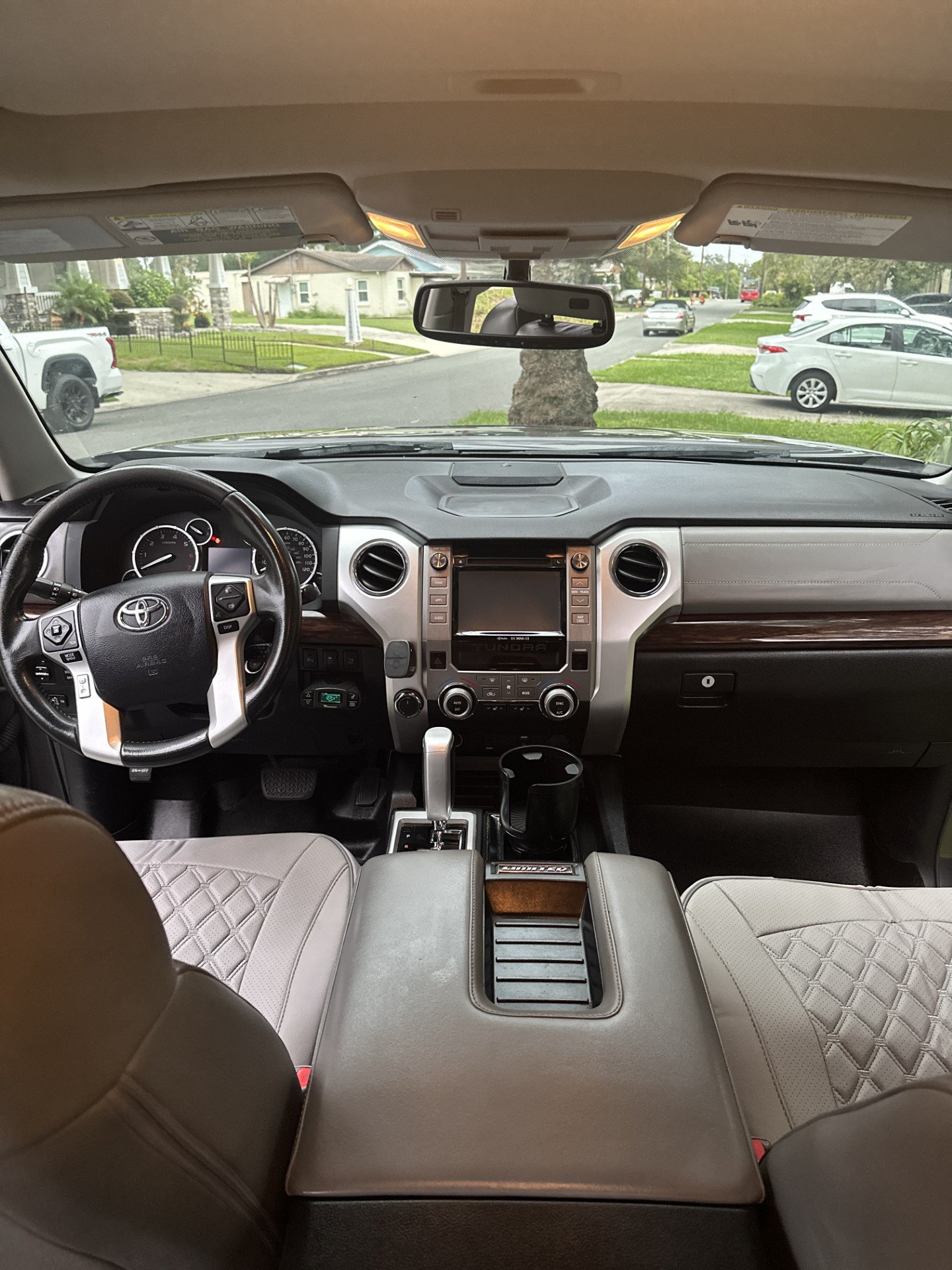 Used 2015 Toyota Tundra Limited w/ Limited Premium Package AWD/4WD image 5