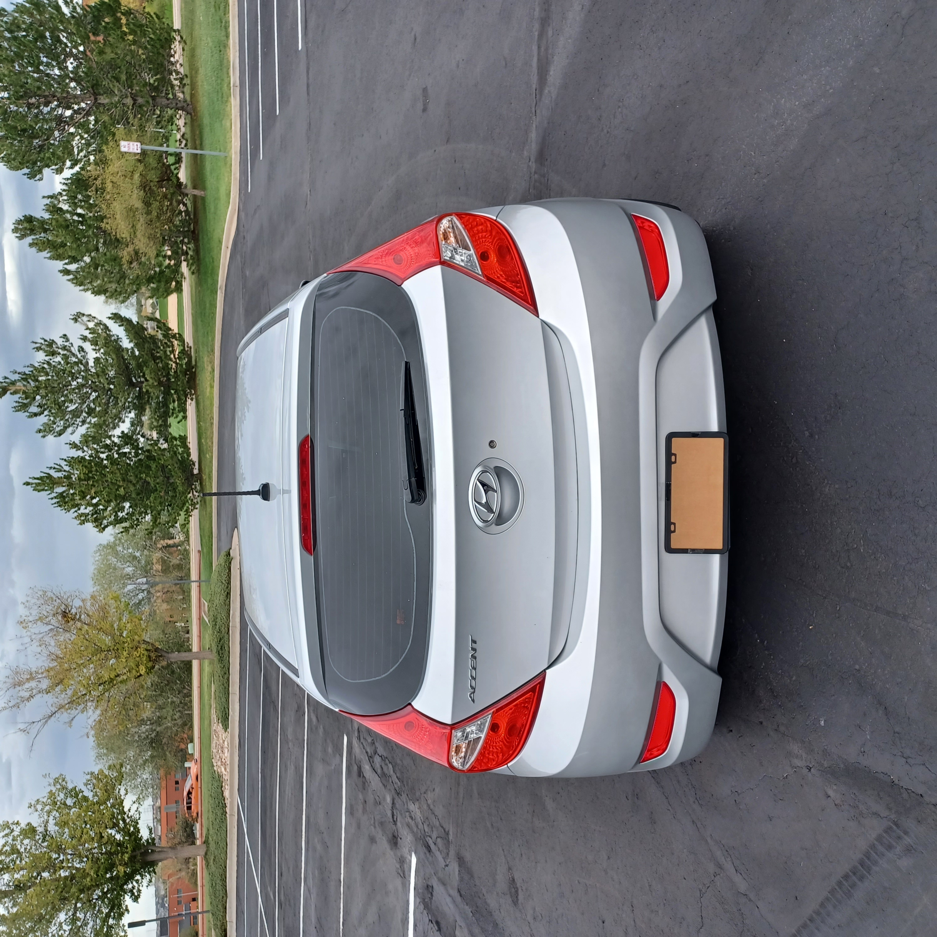 Used 2013 Hyundai Accent SE FWD image 4