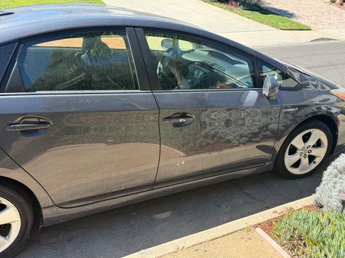 Used 2012 Toyota Prius Five FWD image 2