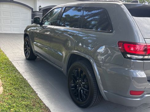 Used 2021 Jeep Grand Cherokee Laredo X image 8