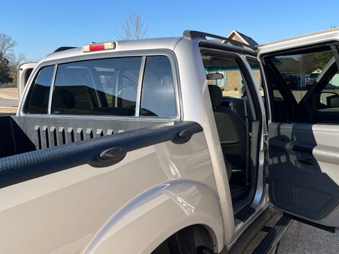 Used 2005 Ford Explorer Sport Trac XLT image 5