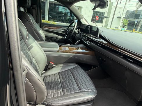 Used 2023 Cadillac Escalade ESV Sport Platinum image 9