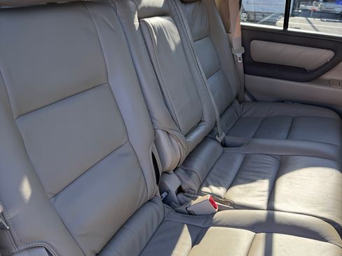 Used 2004 Toyota Land Cruiser image 13