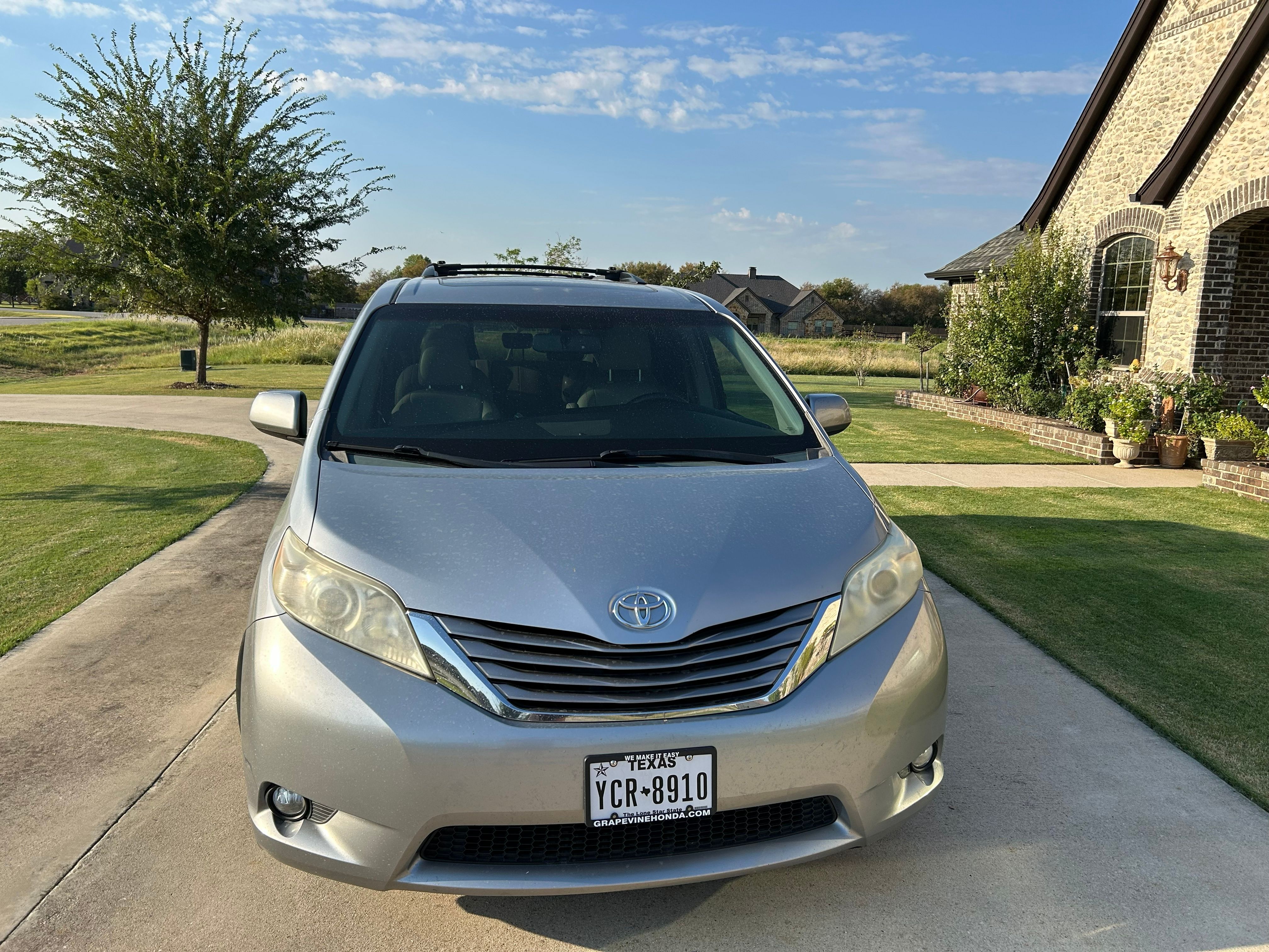 Used 2015 Toyota Sienna XLE FWD image 4