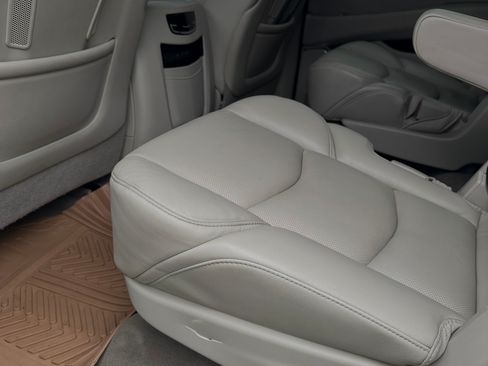 Used 2018 Cadillac Escalade Luxury RWD image 12