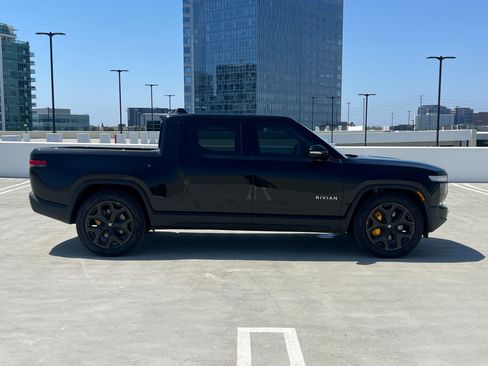 Used 2023 Rivian R1T Adventure image 1