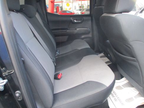 Used 2021 Toyota Tacoma TRD Off-Road w/ Technology Package image 16