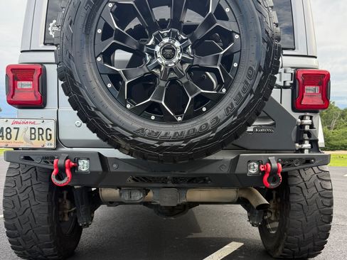 Used 2018 Jeep Wrangler Unlimited Sahara AWD/4WD image 13