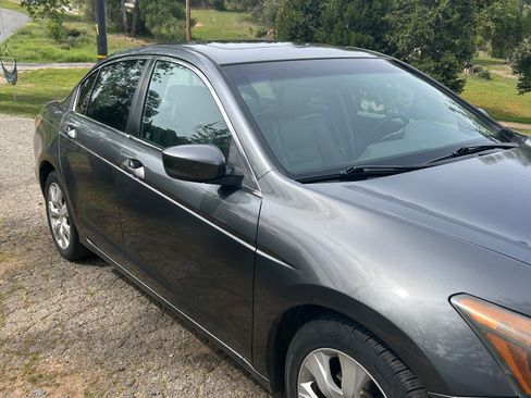 Used 2010 Honda Accord EX-L image 2