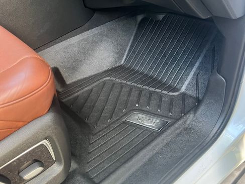 Used 2017 Cadillac Escalade ESV Luxury image 13