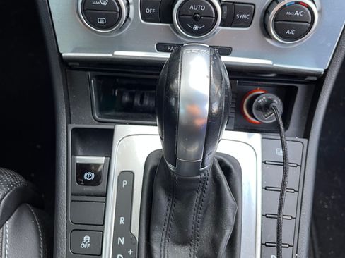 Used 2013 Volkswagen CC Executive image 12