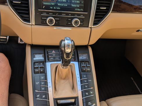 Used 2015 Porsche Macan S image 16