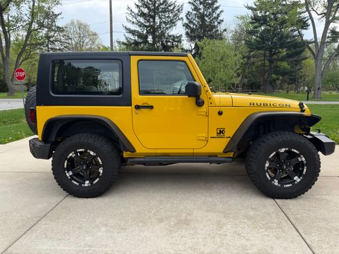 Used 2009 Jeep Wrangler Rubicon w/ Dual Top Group AWD/4WD image 2