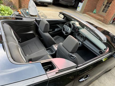 Used 2017 Chevrolet Camaro SS image 15