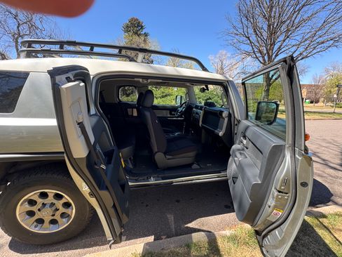 Used 2012 Toyota FJ Cruiser 4WD w/ Upgrade Pkg image 15