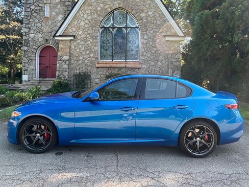 Used 2019 Alfa Romeo Giulia Ti Sport w/ Quick Order Package 22S Sport AWD/4WD image 5