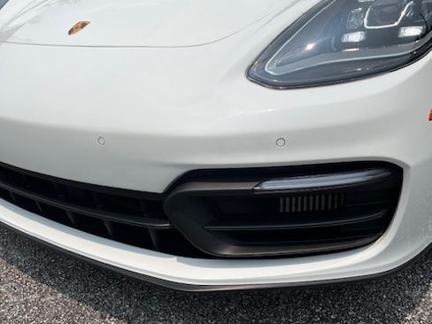 Used 2021 Porsche Panamera image 17