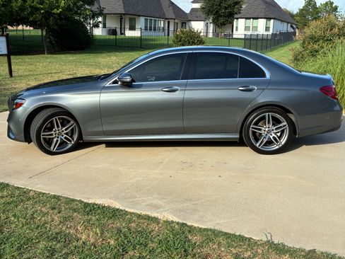 Used 2017 Mercedes-Benz E 300 image 2